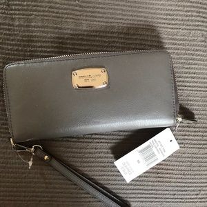 Michael kors wallet
